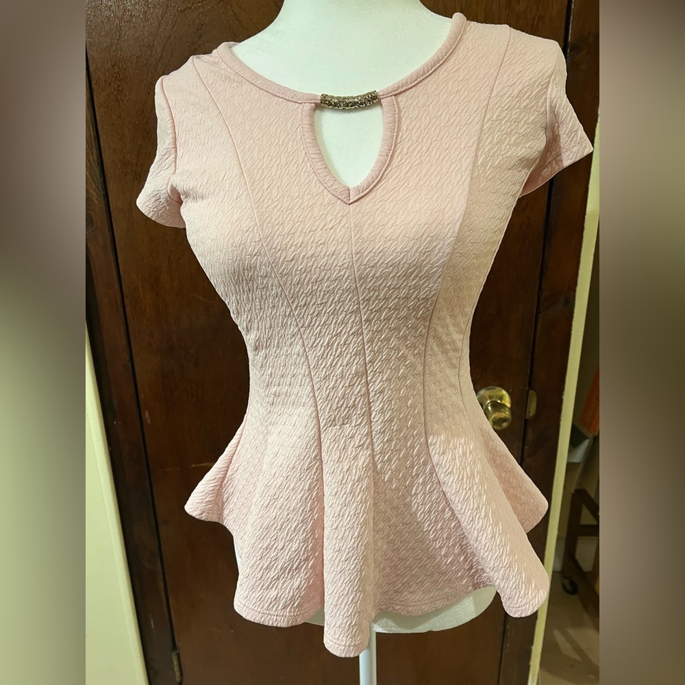 Light pink top stretchy